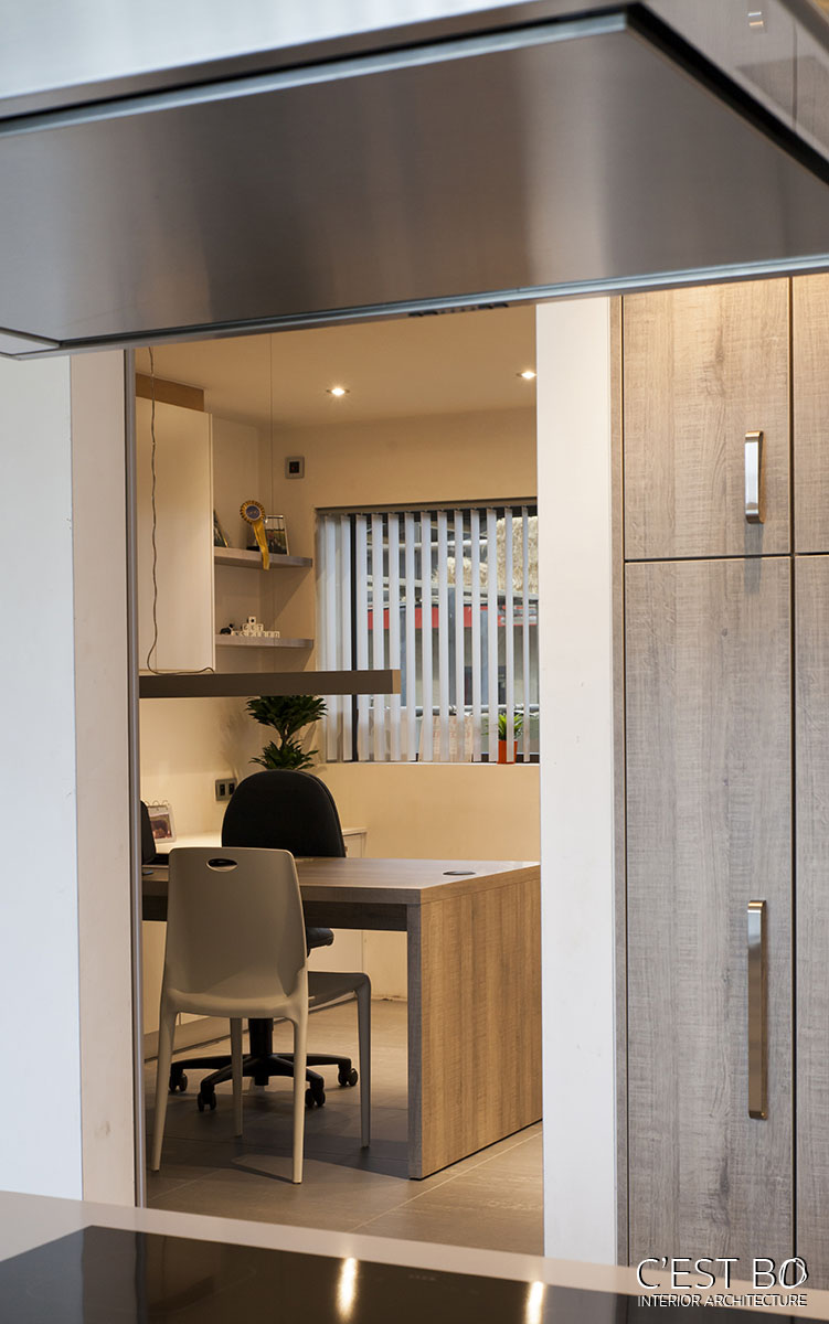 Ruimtelijke indeling Meerhout modern hout keuken bureau