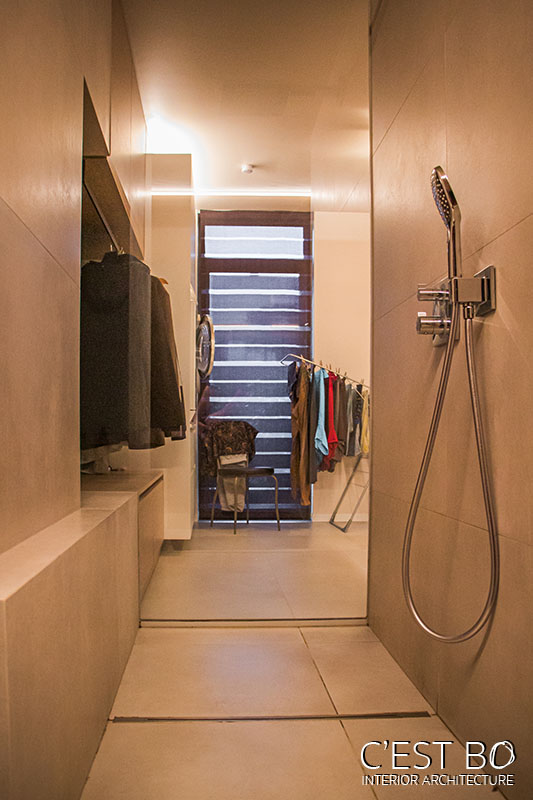 #Mol #renovatie #badkamer #wasberging #modern #hout #wit #wasmachine #droogkast #keramiek #mobieleiland #verplaatsbaar #werkeiland #wasmanden #droogrek #interieur #flanders #belgium #renovation #interior #interiorarchitecture